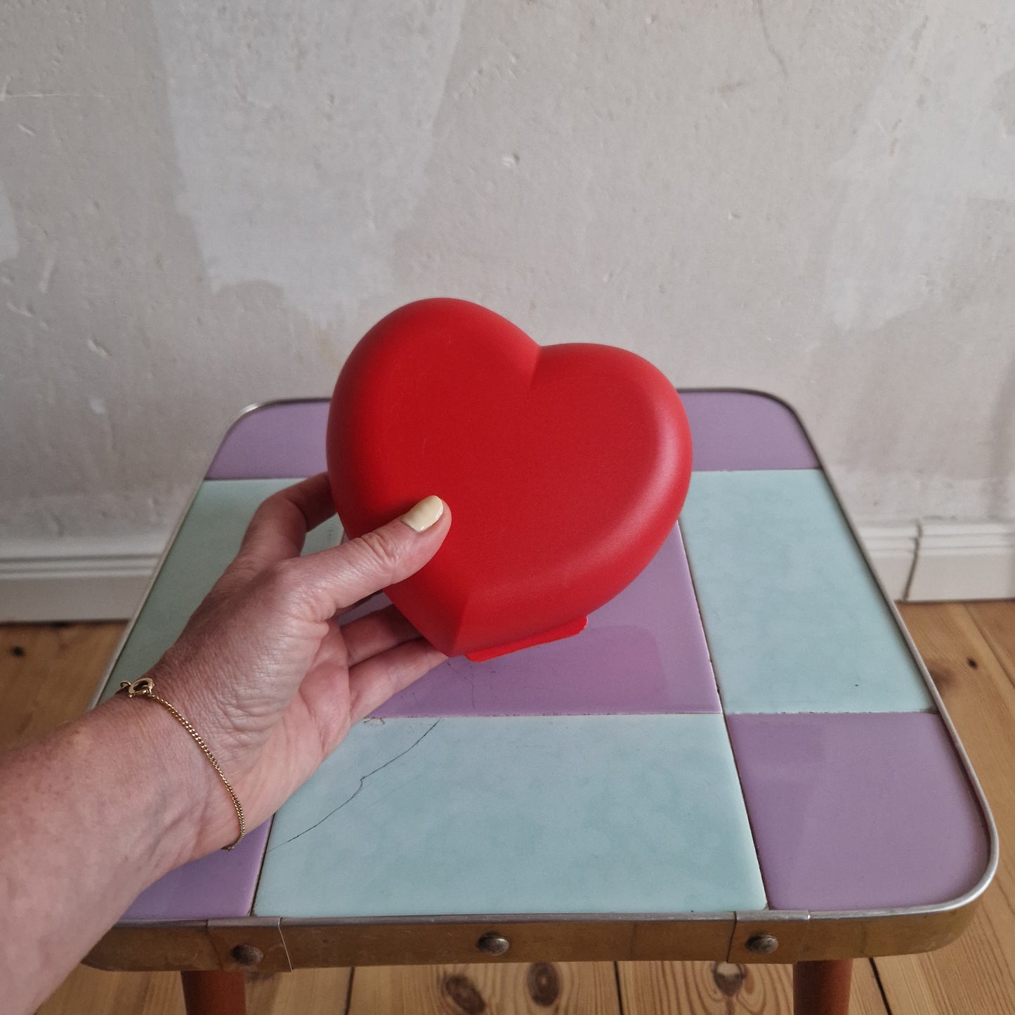 heart-shaped sandwich box