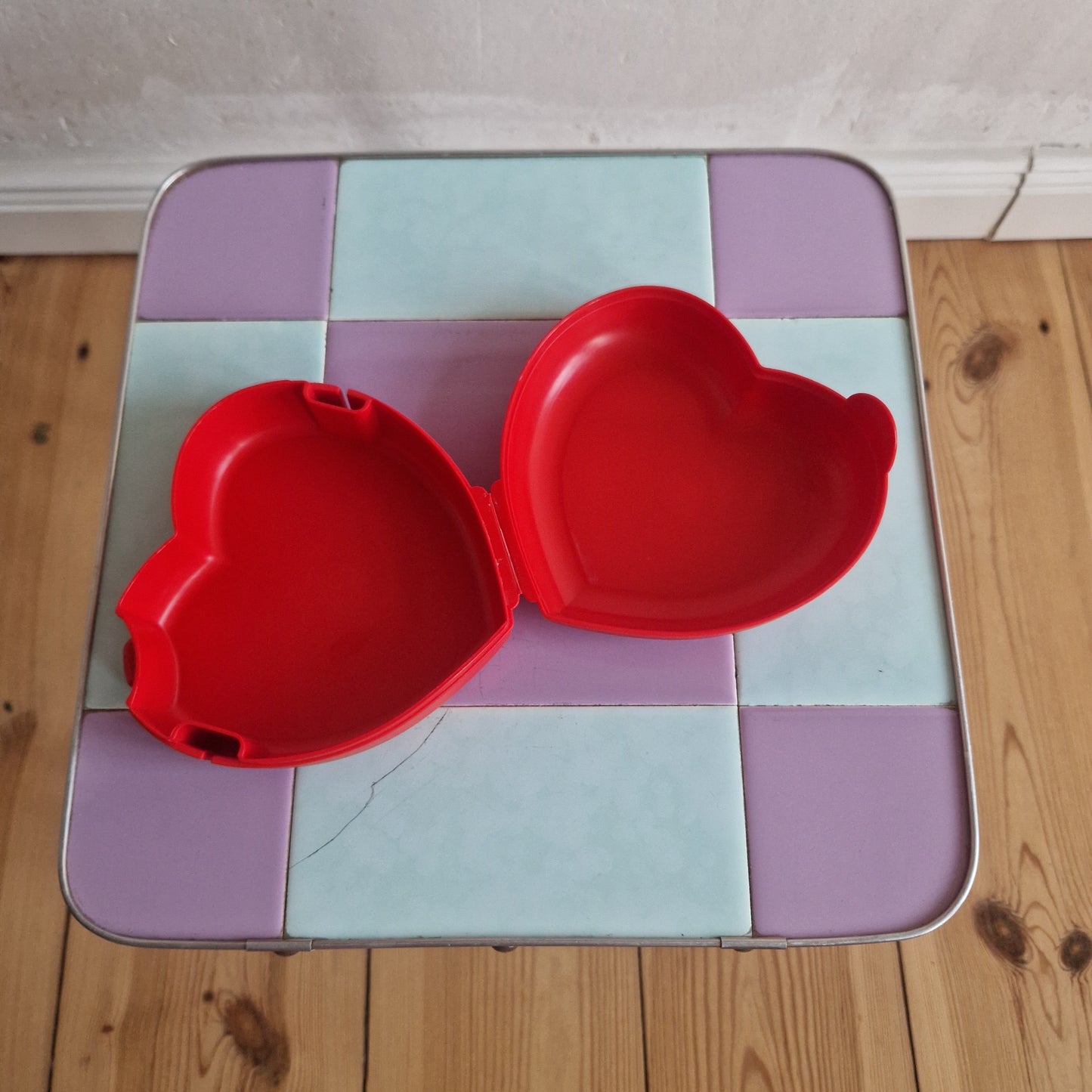 heart-shaped sandwich box