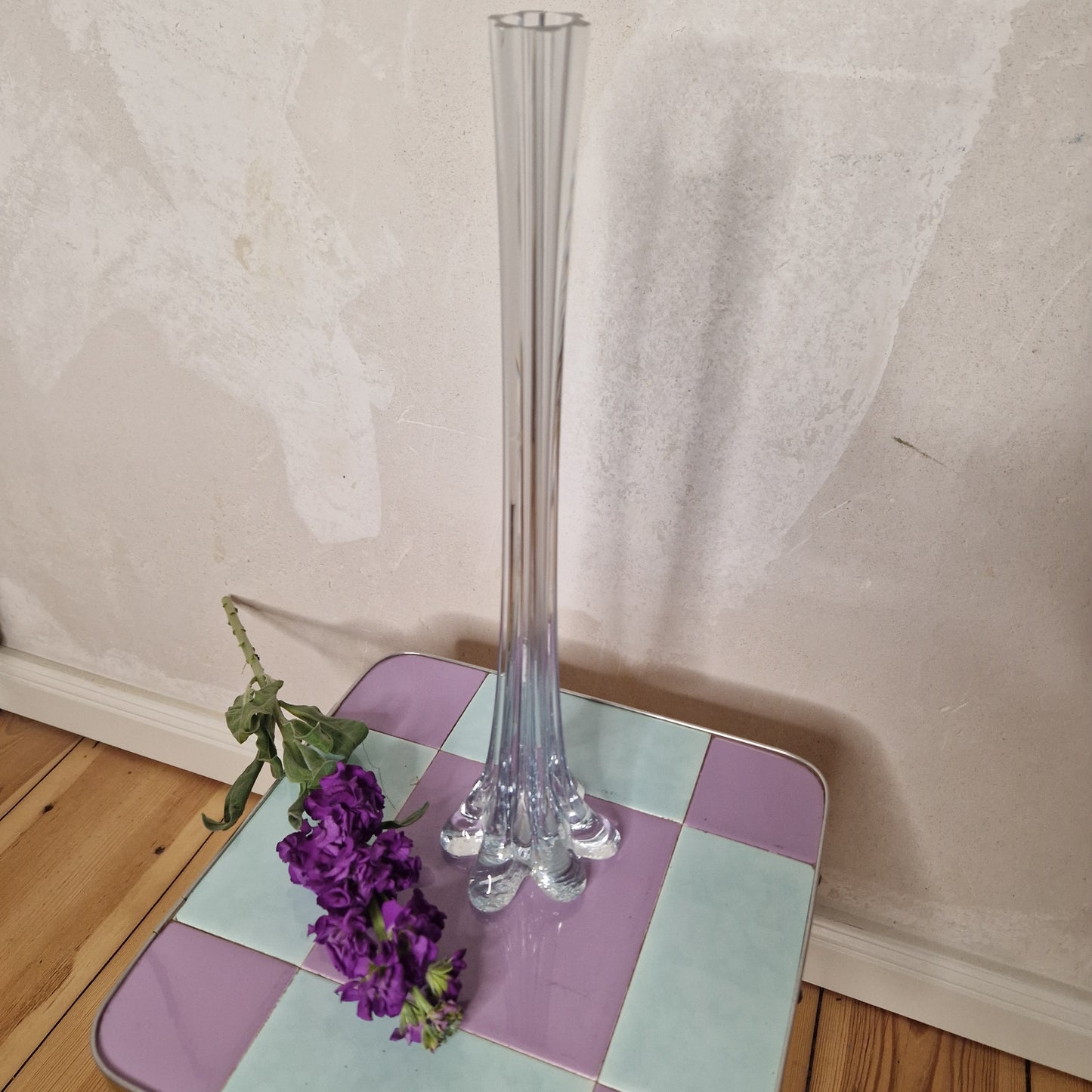 Flower shaped glass vase