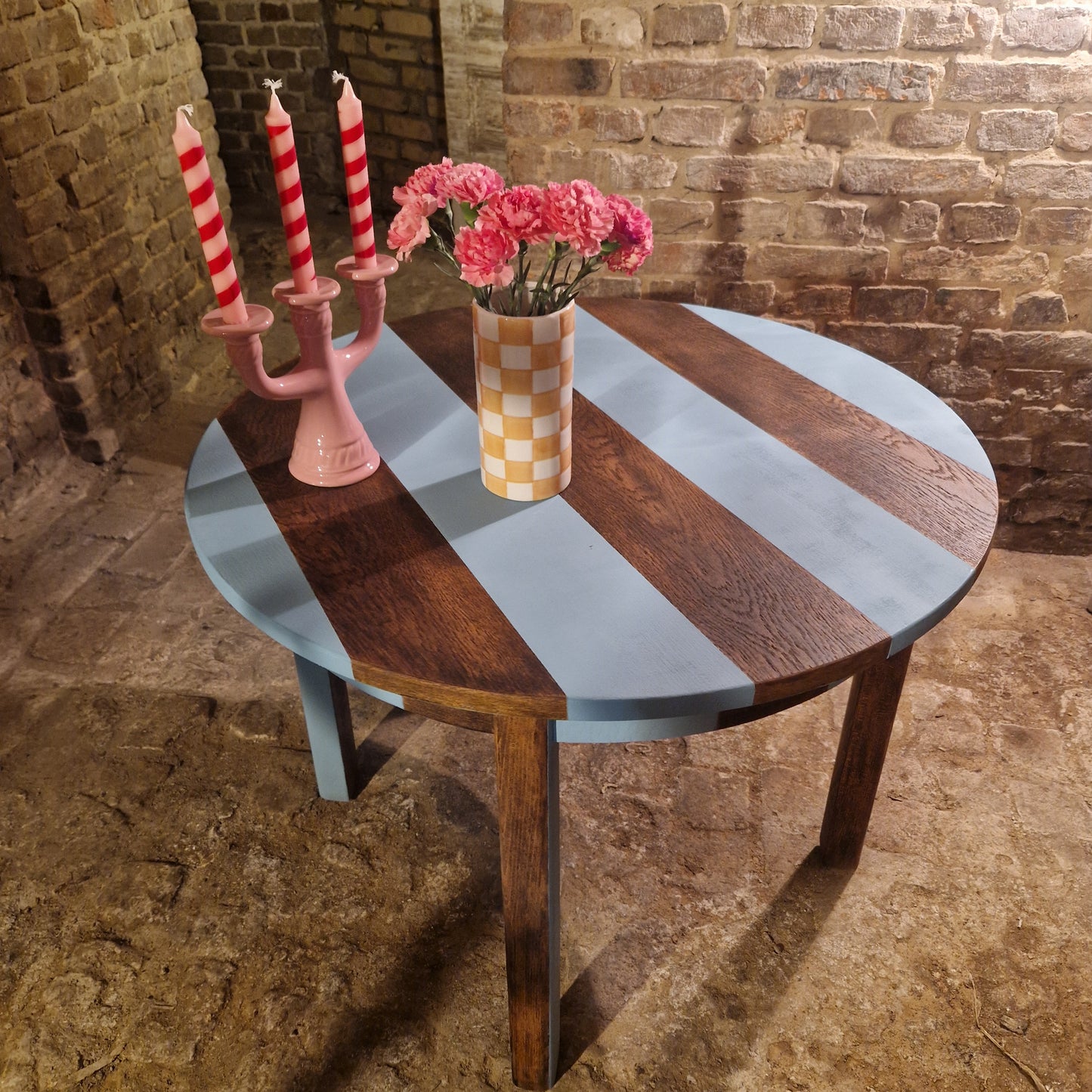 Wooden round table striped