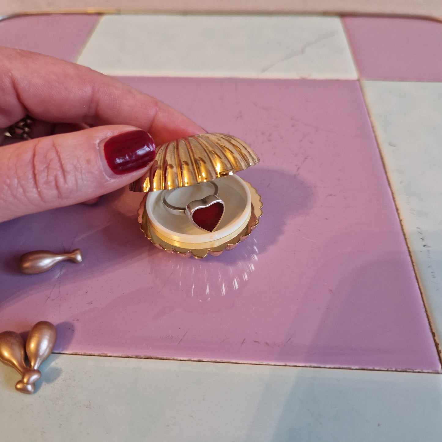 Jewelry box golden clam