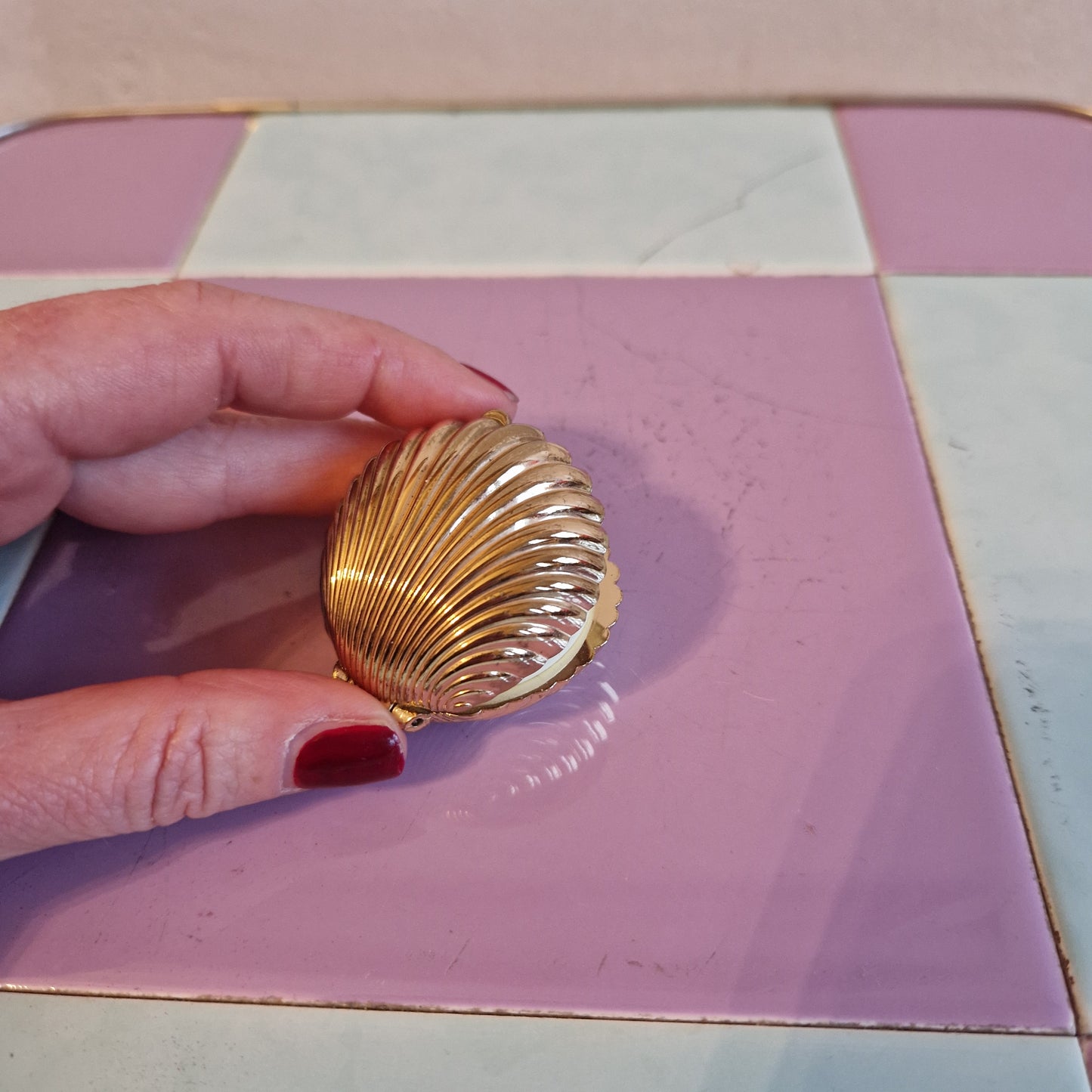 Jewelry box golden clam
