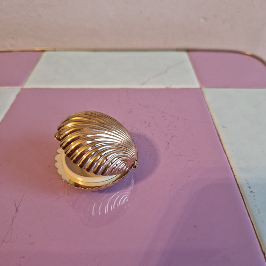 Jewelry box golden clam