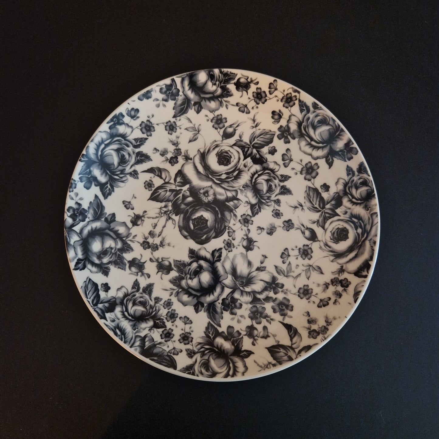 6 Plates with floral design