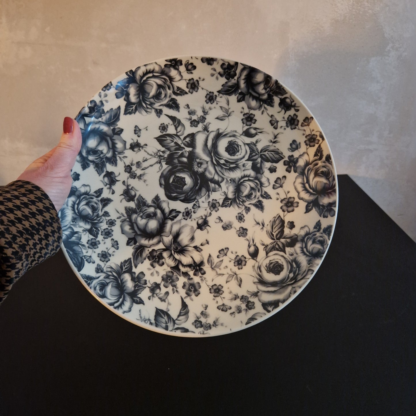 6 Plates with floral design