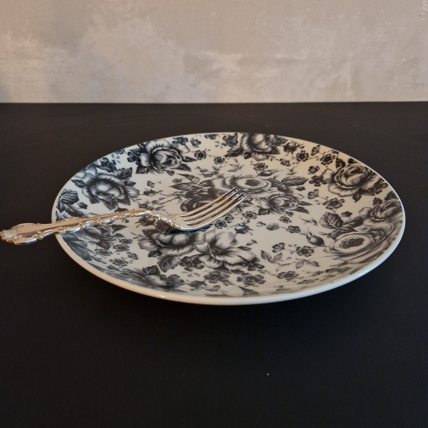 6 Plates with floral design