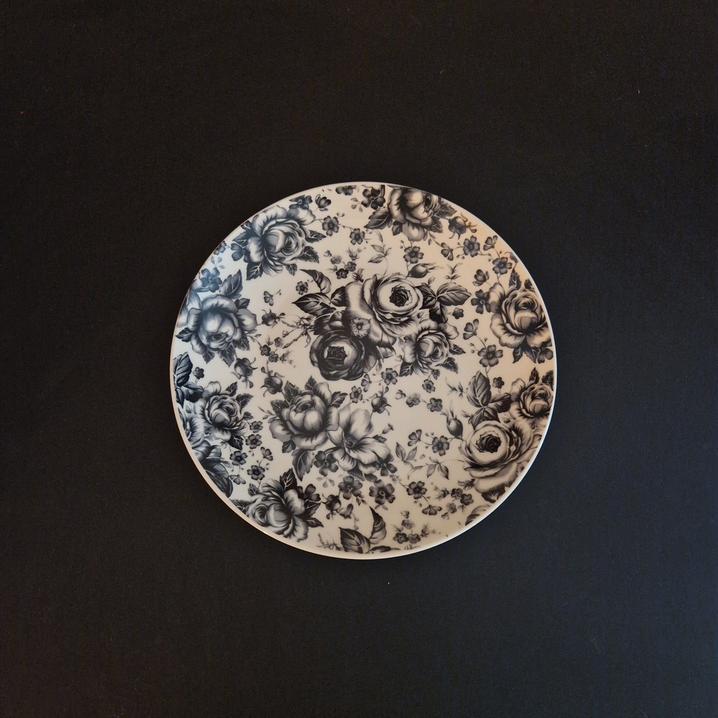 6 Plates with floral design